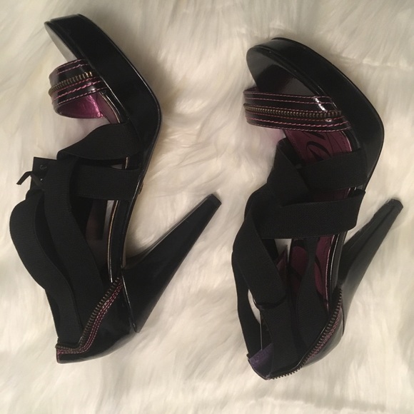 Derone Cross Me Heels size 8.5M NWT - Picture 2 of 8